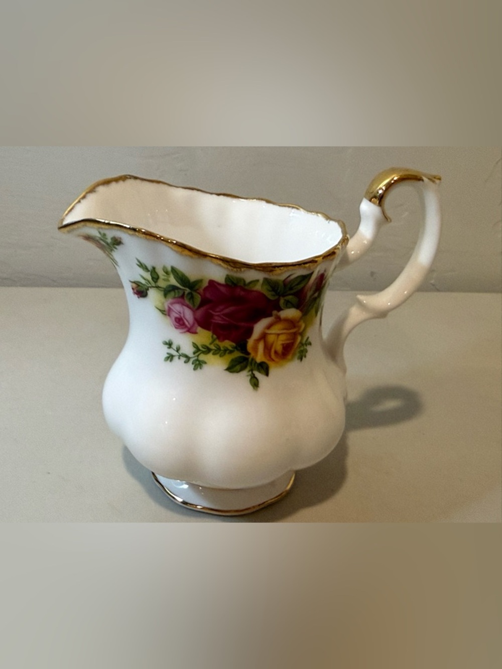 Vintage Royal‎ Albert Bone China Old Country Roses Stylized Creamer Pitcher Jug